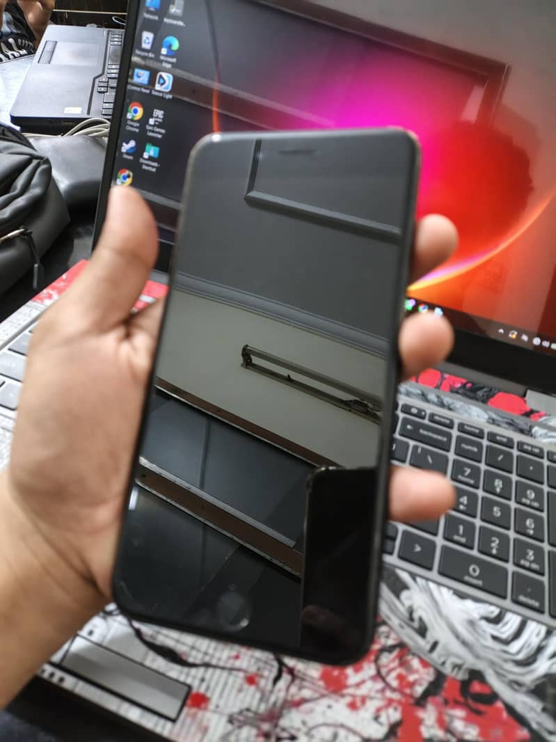 Apple iPhone 7 Plus 1