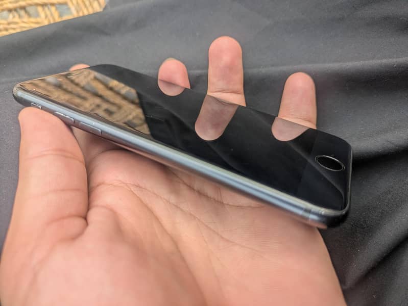Apple iPhone SE 3