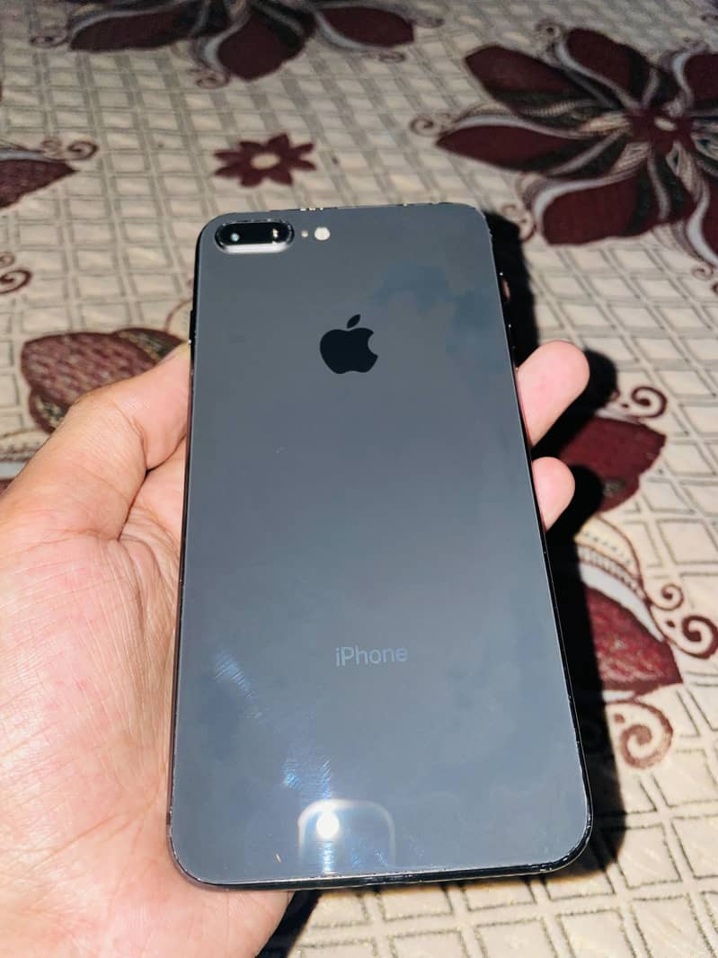 Apple iPhone 8 Plus 0