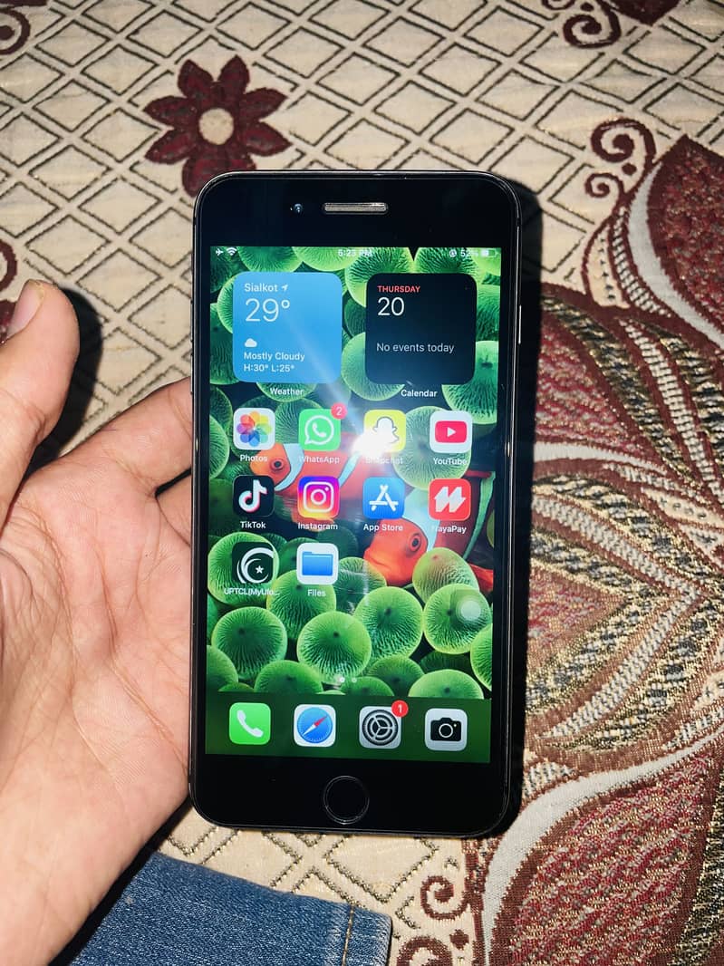 Apple iPhone 8 Plus 1