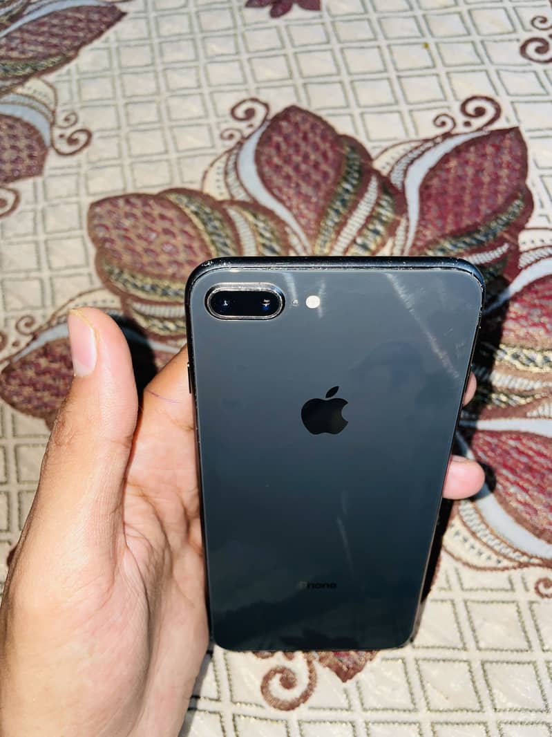 Apple iPhone 8 Plus 2