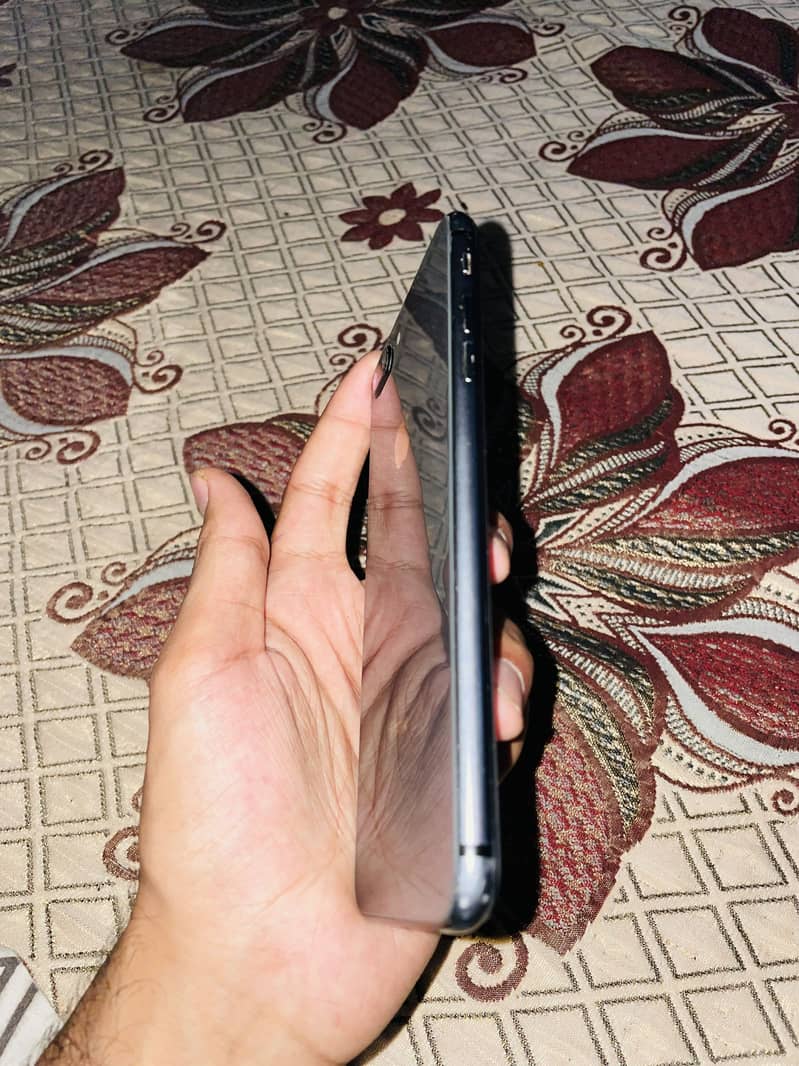 Apple iPhone 8 Plus 3