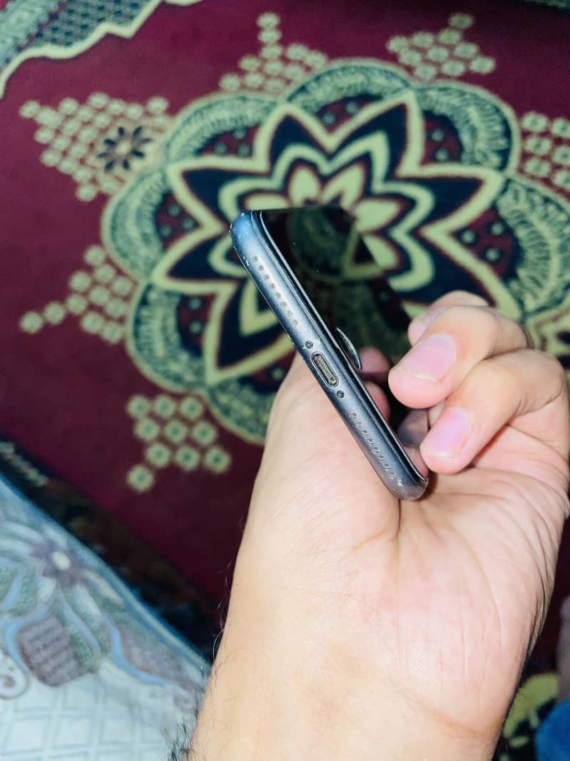Apple iPhone 8 Plus 4