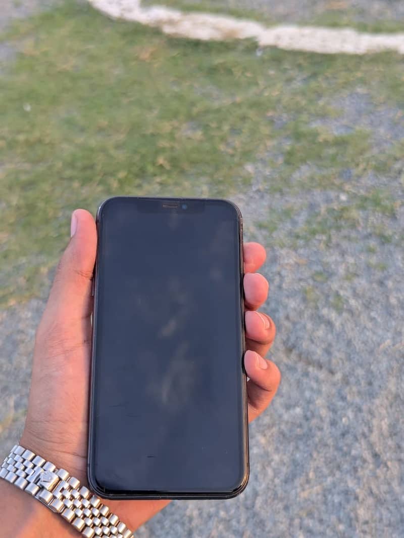 Apple iPhone 11 4