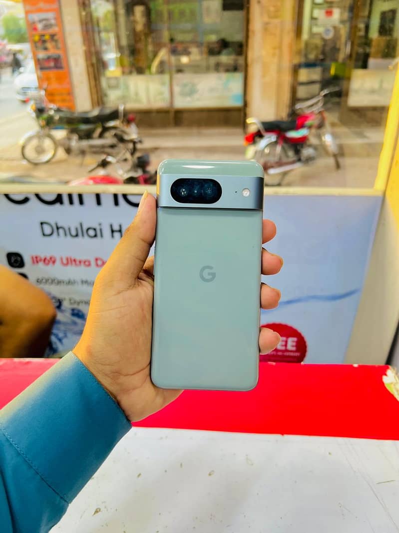 Google Pixel 8 4