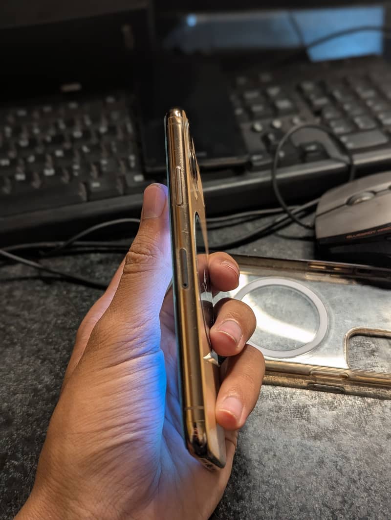 Apple iPhone 11 4