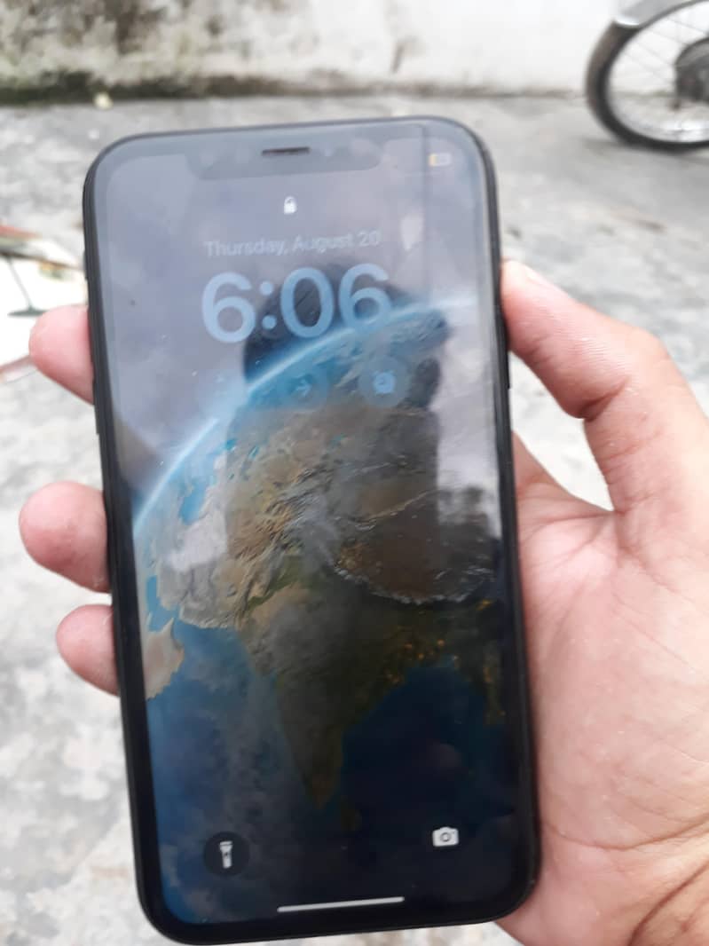 iPhone XR 1