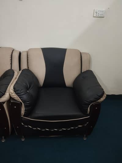 Cushion Sofa Set 05 Seater for Urgent Sale