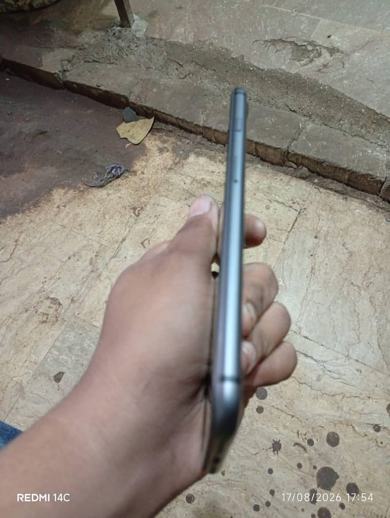 Apple iPhone 8 Plus 1