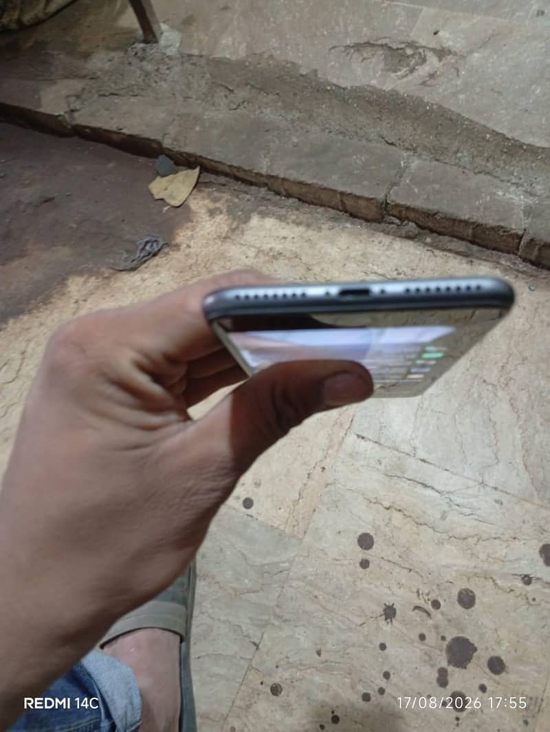 Apple iPhone 8 Plus 3