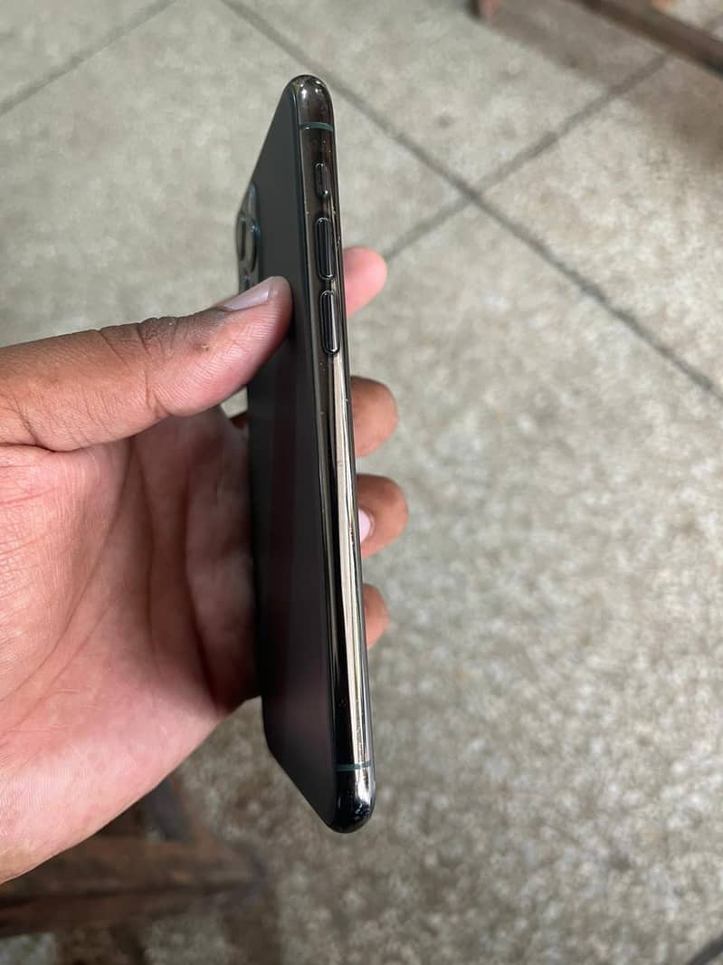 Apple iPhone 11 Pro 2