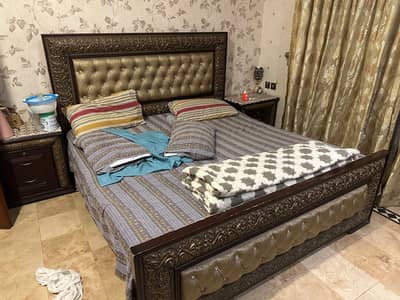 bedset with side tables
