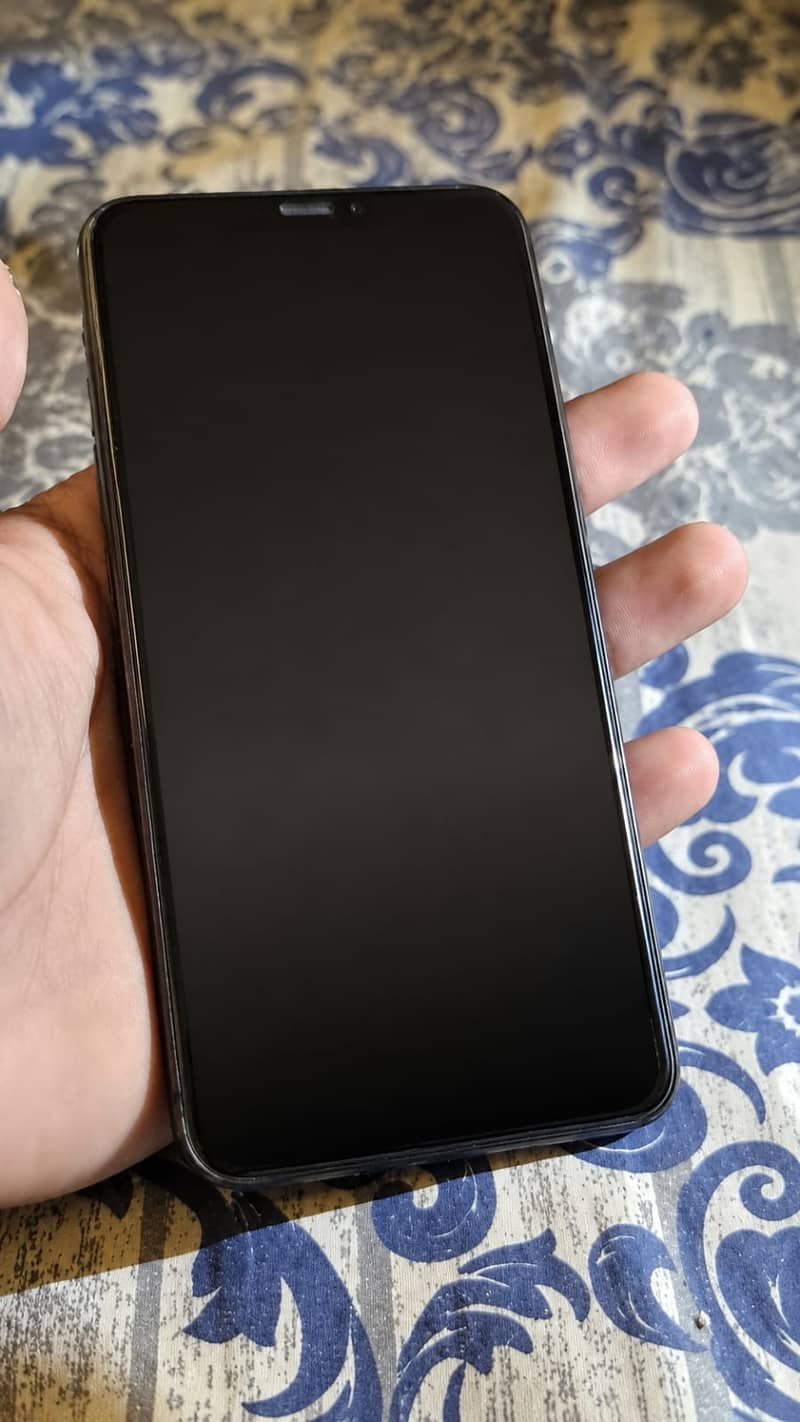 Apple iPhone 11 Pro Max 2