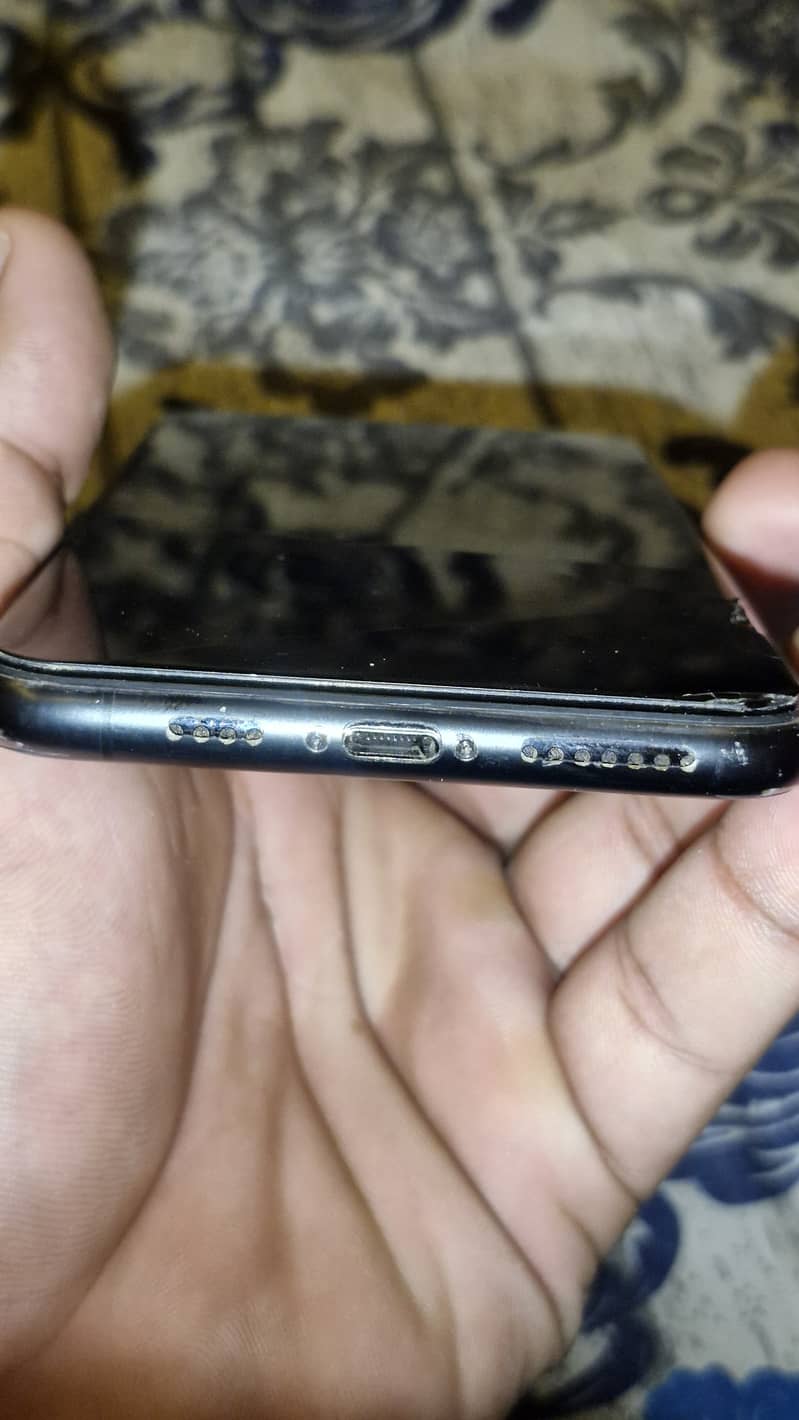 Apple iPhone 11 Pro Max 4