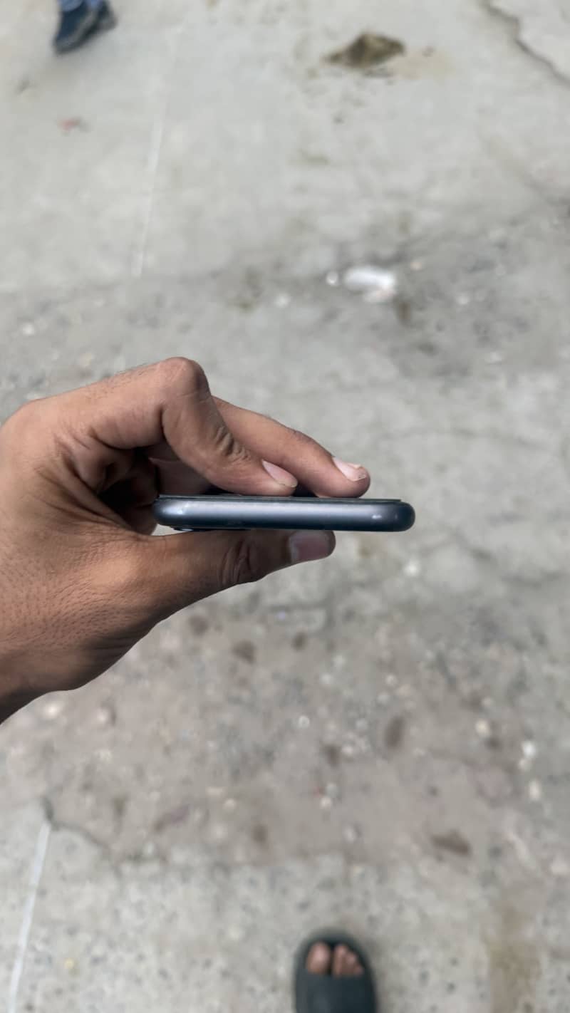 Apple iPhone 11 7
