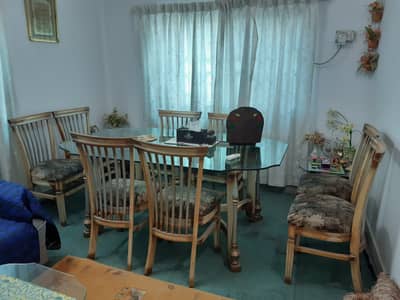 Dinning table in very good condition