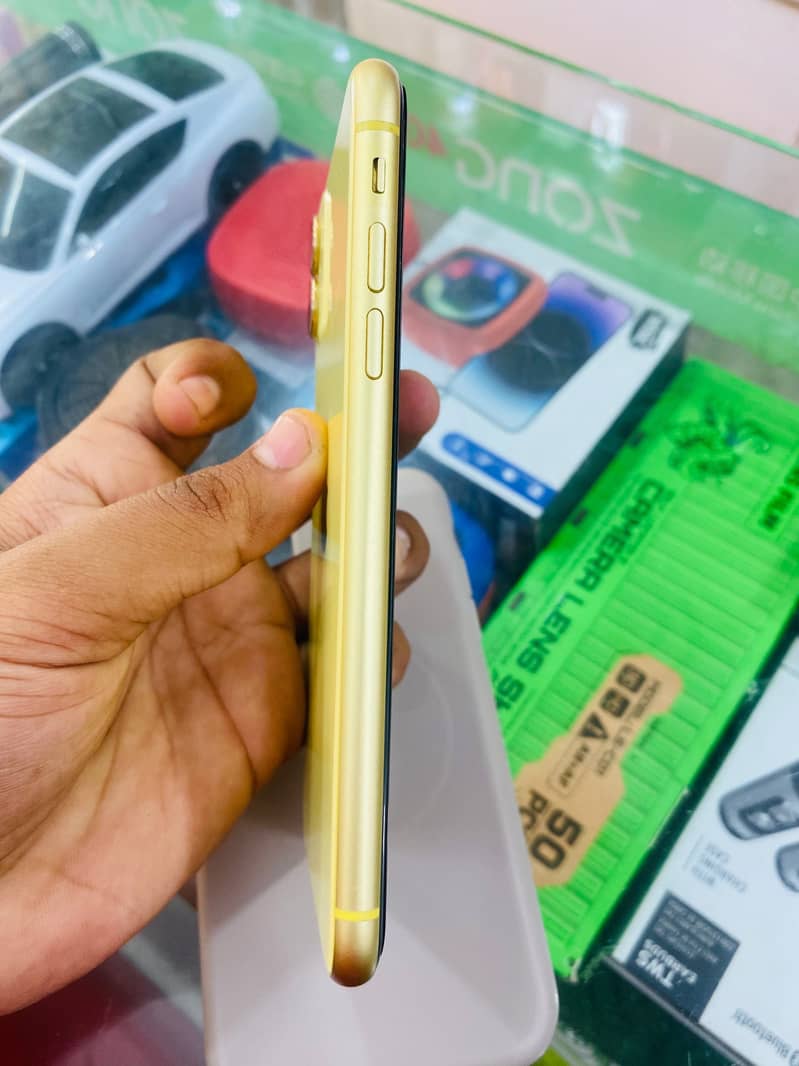 Apple iPhone 11 4