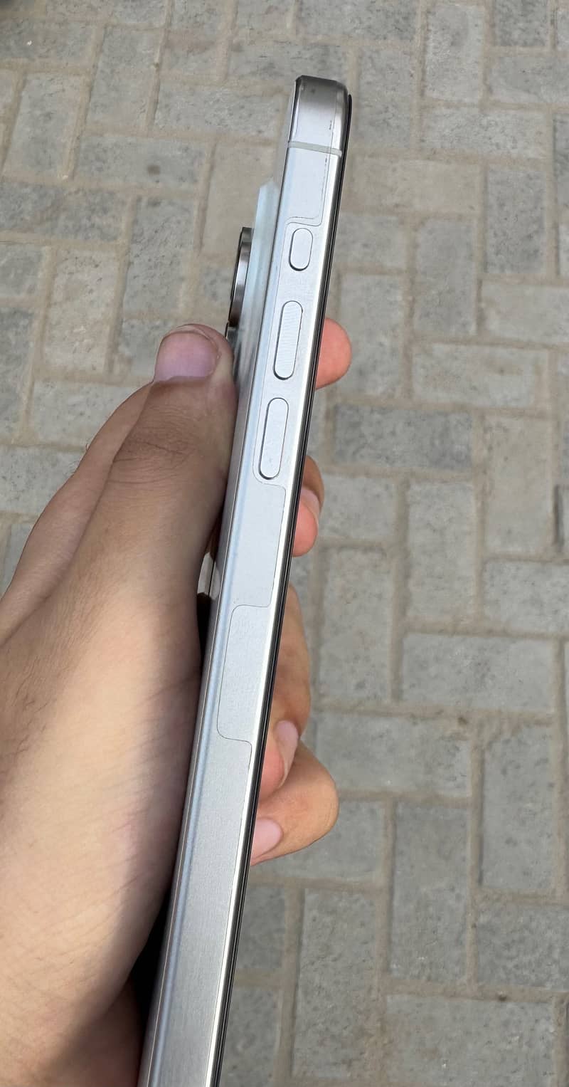 Apple iPhone 15 Pro Max 3