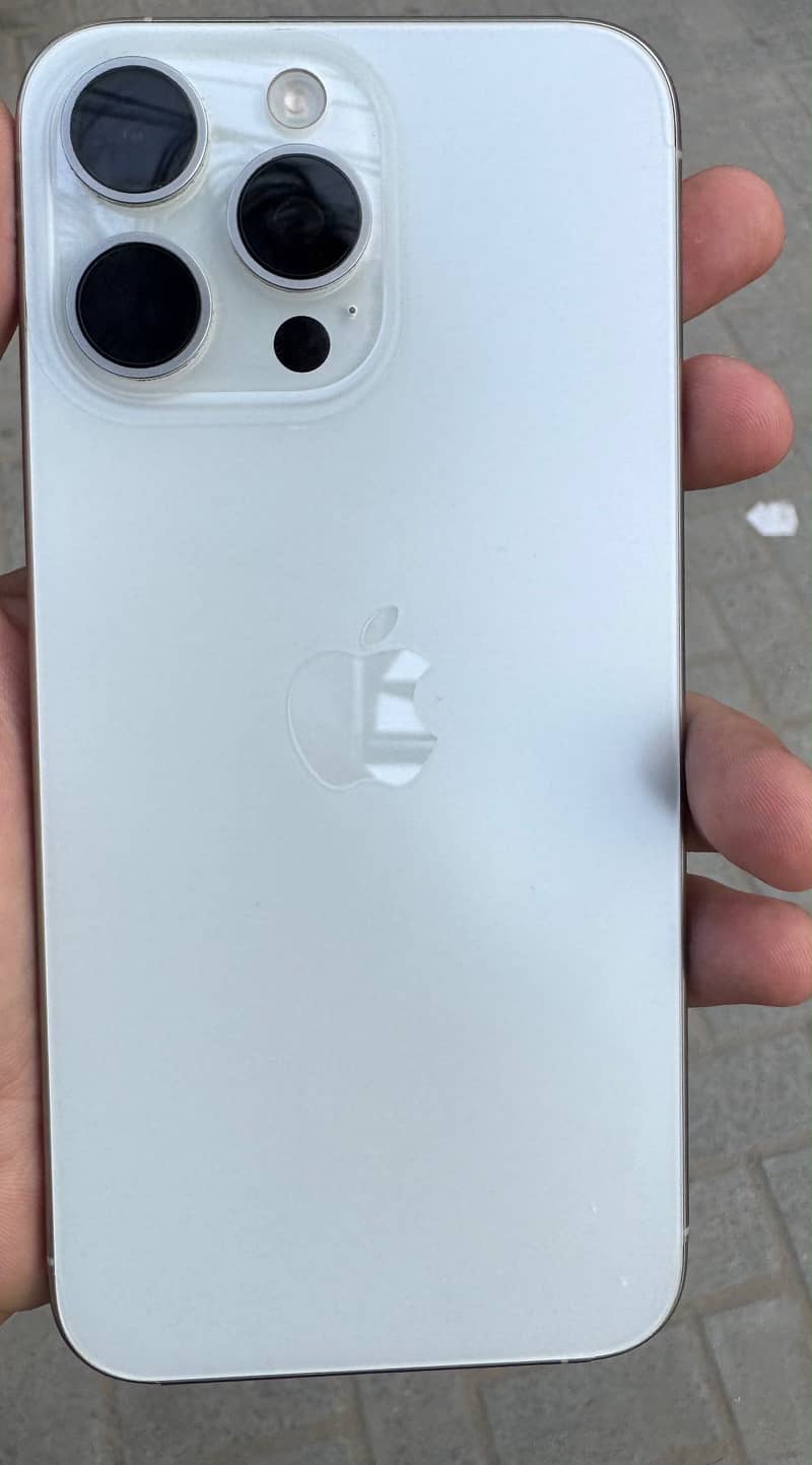 Apple iPhone 15 Pro Max 5