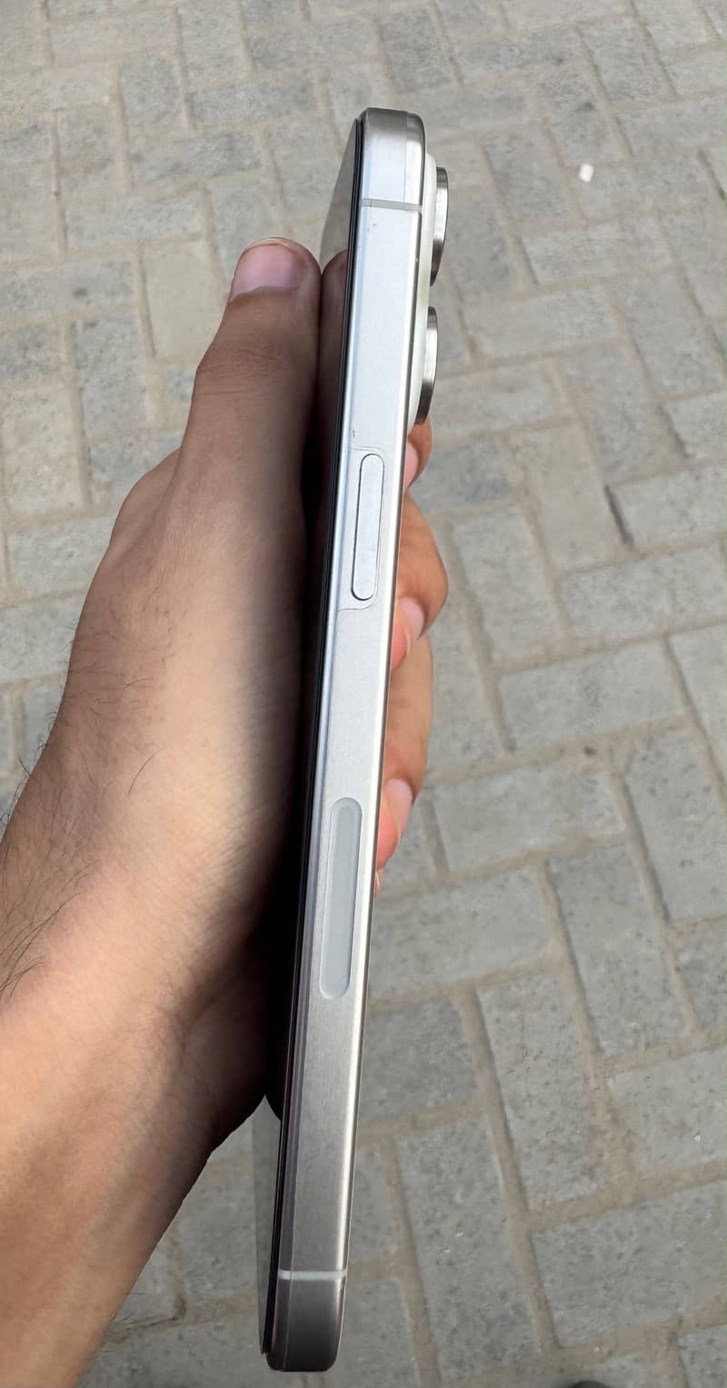 Apple iPhone 15 Pro Max 6