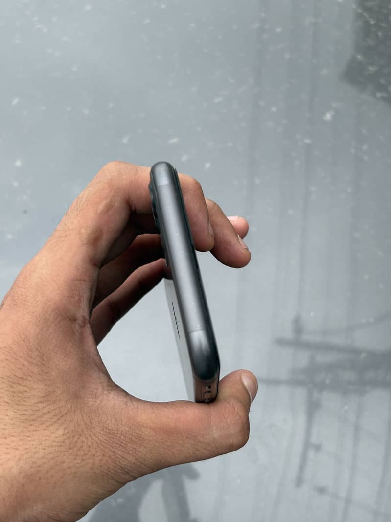 Apple iPhone 11 3