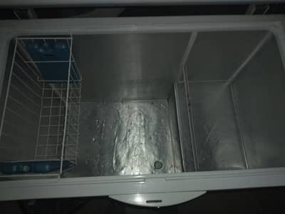 Dawlance Chest/Deep Freezer Model DF-100ES