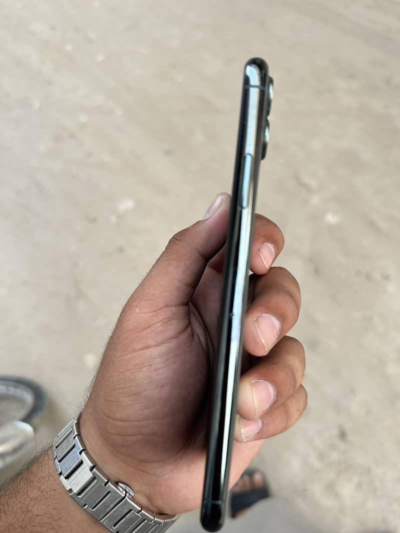 Apple iPhone 11 Pro Max 1