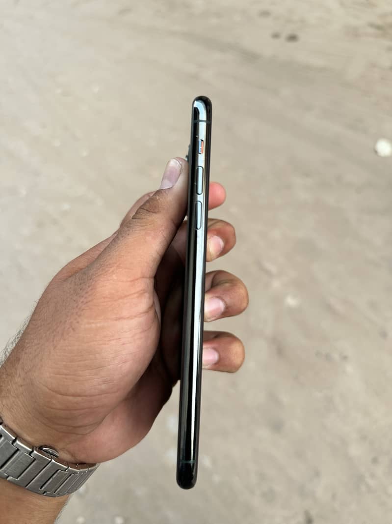 Apple iPhone 11 Pro Max 6