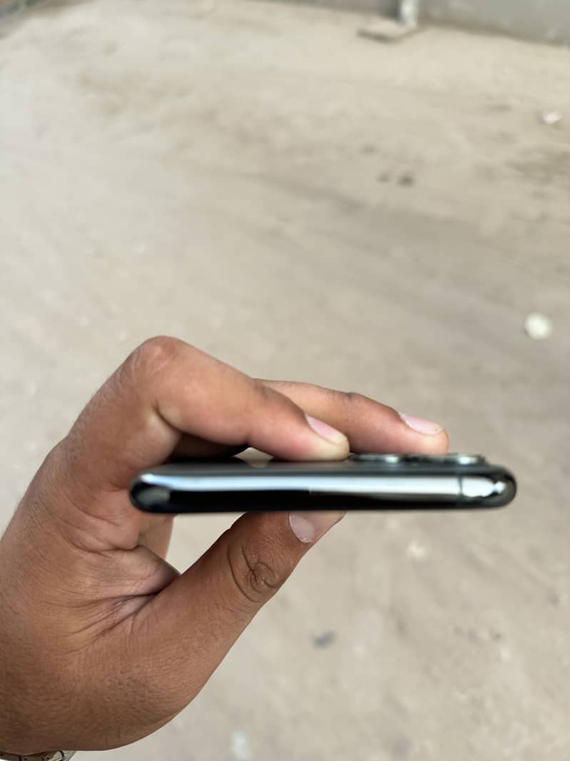 Apple iPhone 11 Pro Max 7