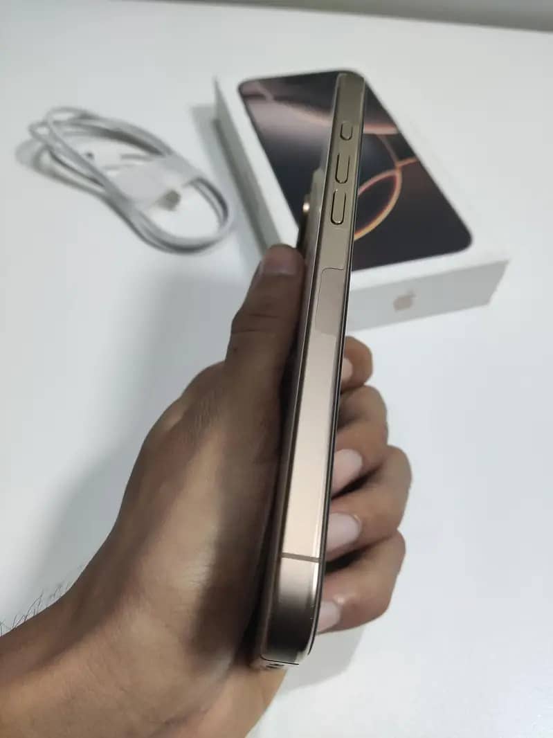 Apple iPhone 16 Pro Max 1