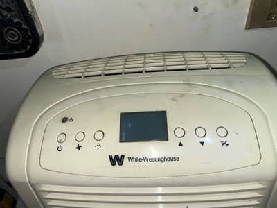 White Westinghouse 22L/Day Dehumidifier – 10/10 Condition