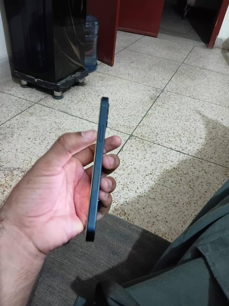 Apple iPhone 12 3