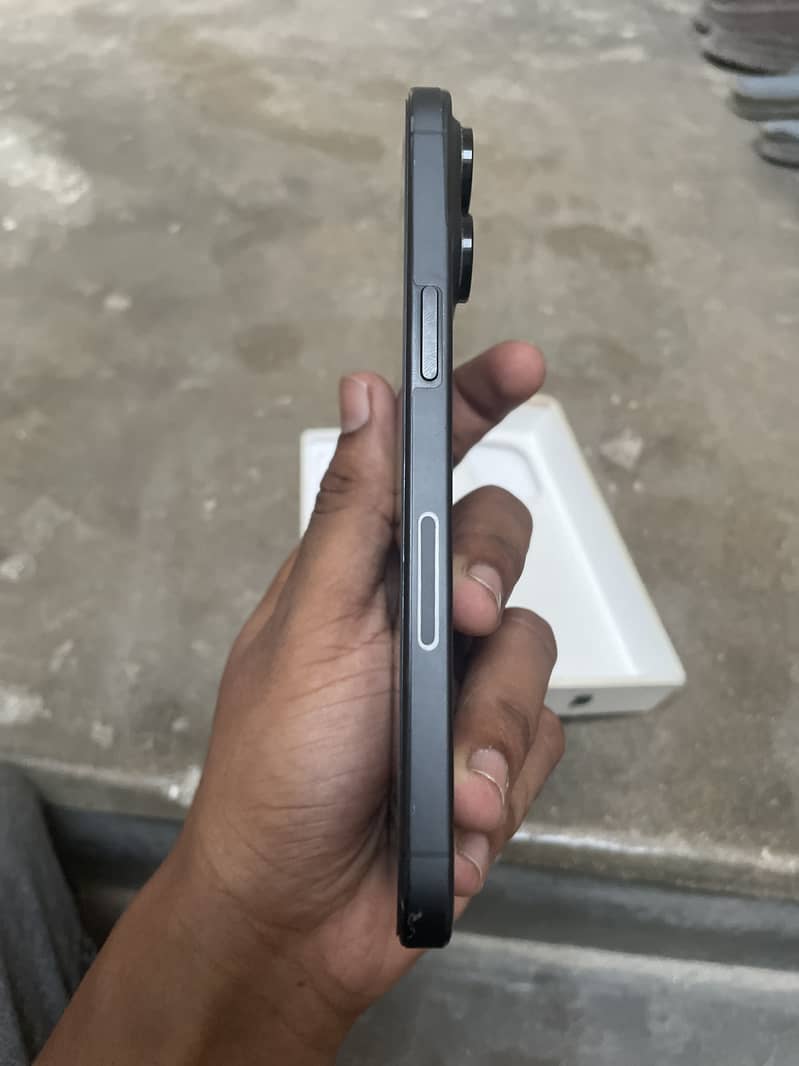 Apple iPhone 15 Pro Max 2