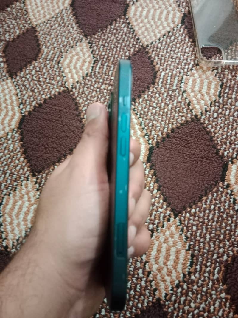 Apple iPhone 13 2