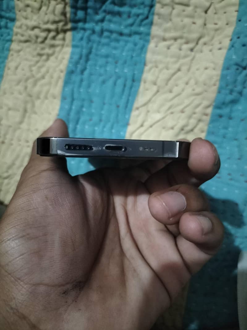 Apple iPhone 13 Pro 4