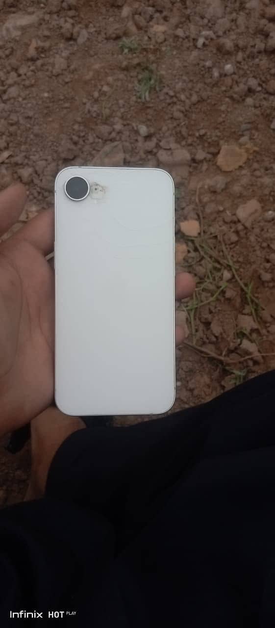 Apple iPhone 16e 0