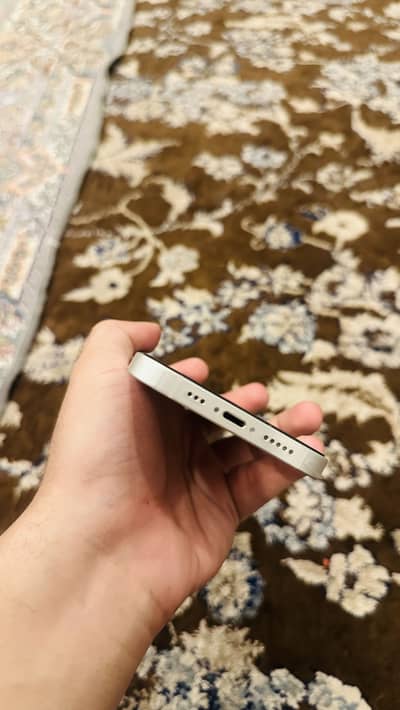 Iphone 13 white colr battery health 94