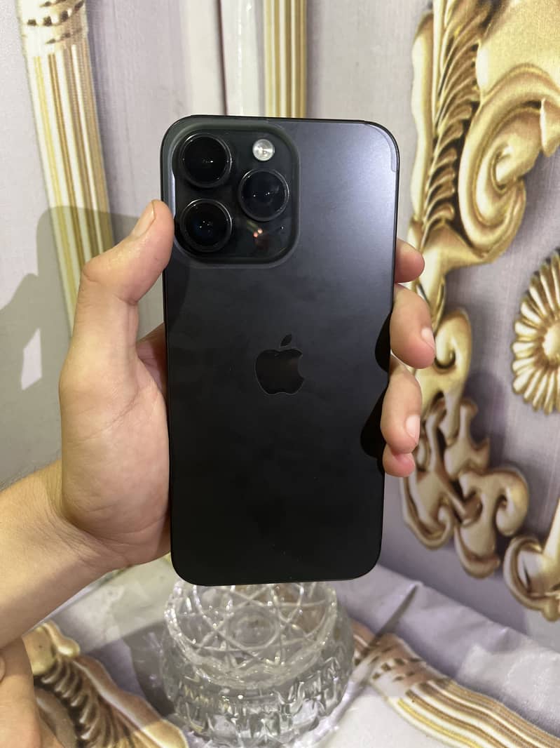 Apple iPhone 15 Pro Max 6