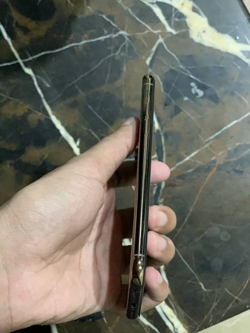 Apple iPhone XS 1