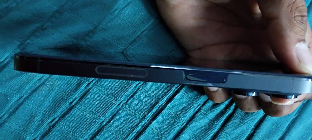 Apple iPhone 14 Pro 2