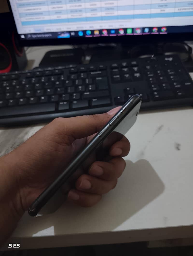 Apple iPhone 11 Pro 2