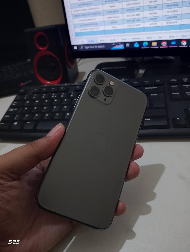 Apple iPhone 11 Pro 4