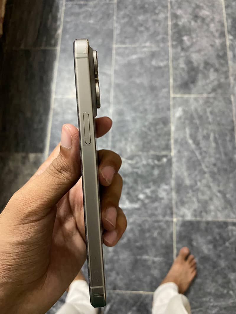 Apple iPhone 15 Pro Max 1