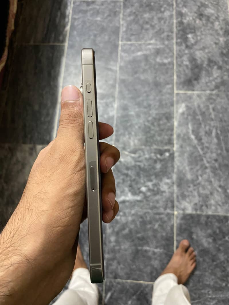 Apple iPhone 15 Pro Max 2