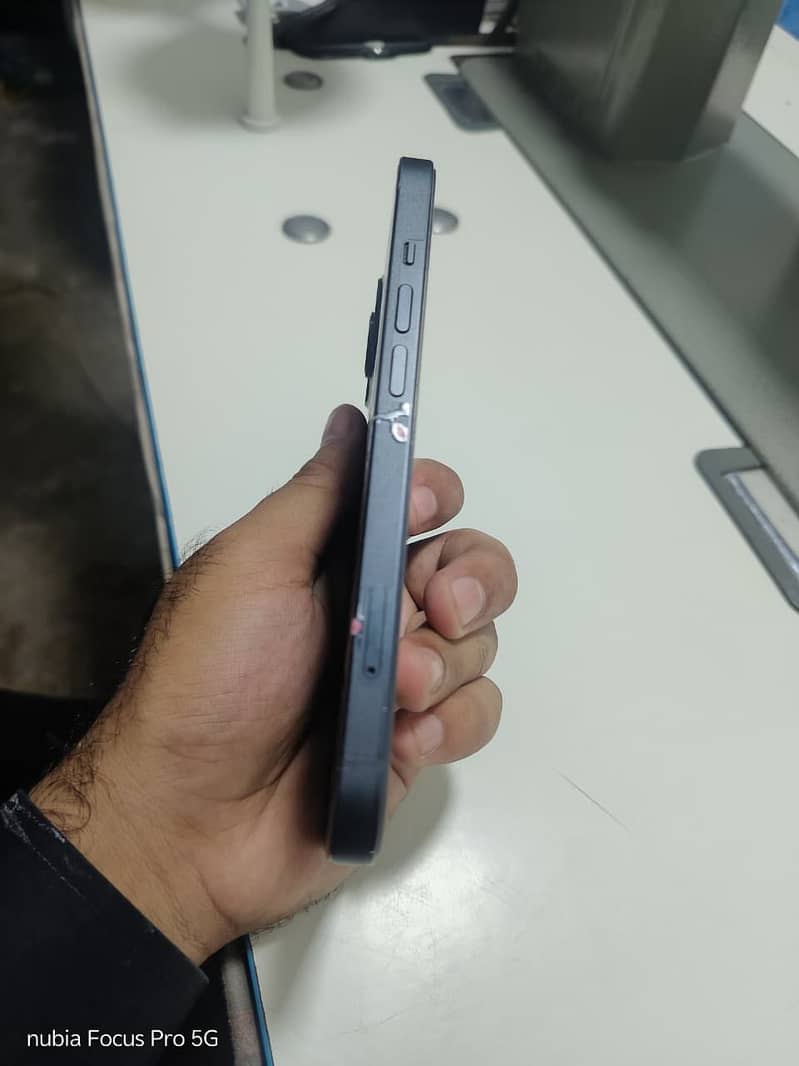 Apple iPhone 13 2