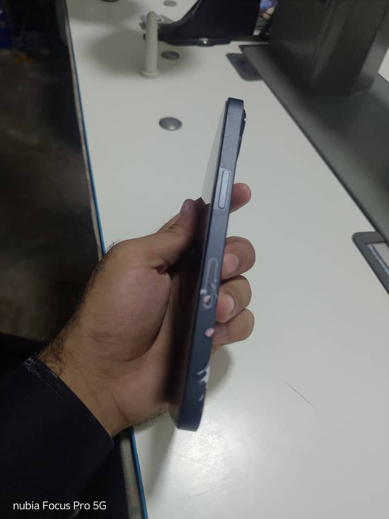 Apple iPhone 13 4