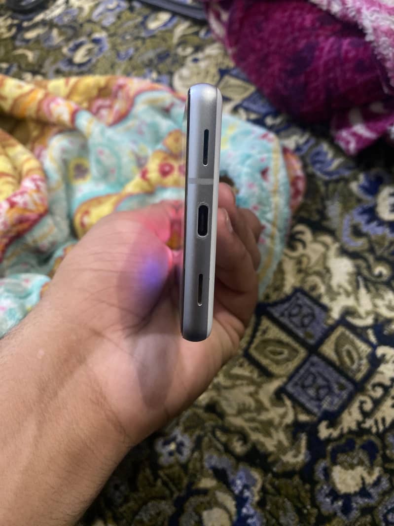 Google Pixel 7a 5