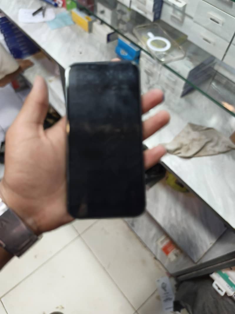 Apple iPhone 13 2
