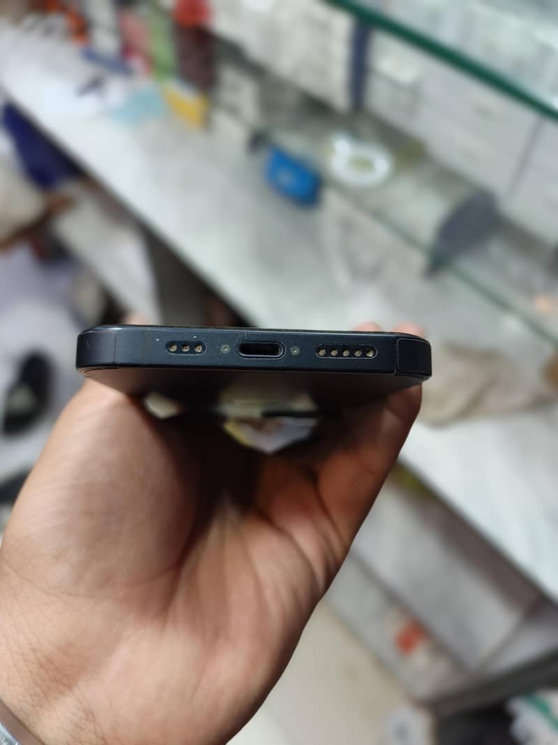 Apple iPhone 13 4