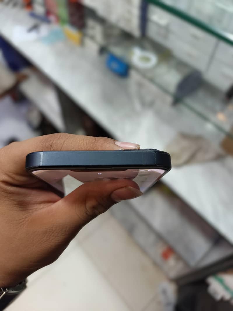 Apple iPhone 13 5